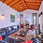Villa Scarlett